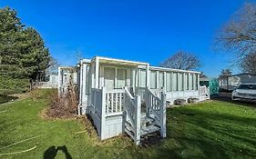 Lovely Caravan With Large Decking At Southview Holiday Park Ref 33108S